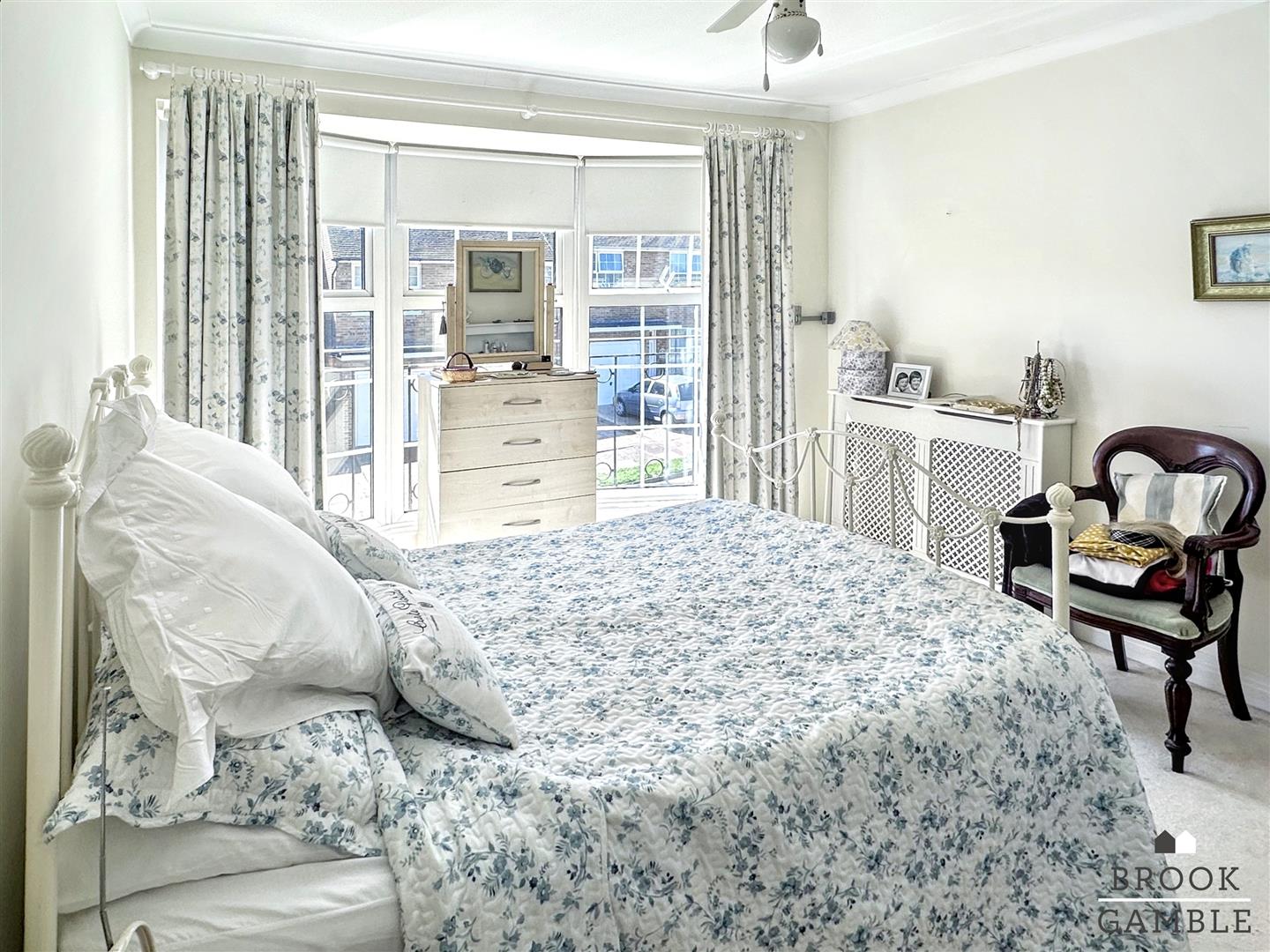 3 Bedroom House. Beechwood Crescent in Eastbourne, East Sussex 8